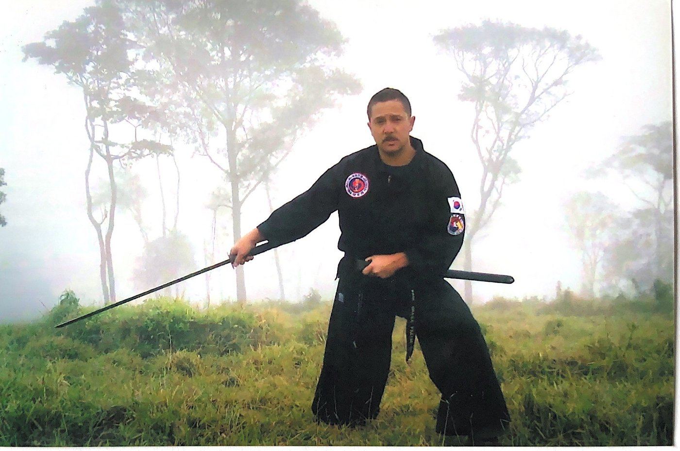 Mestre Raul Braga Freire em treinamento de Hangumdo (espada coreana)